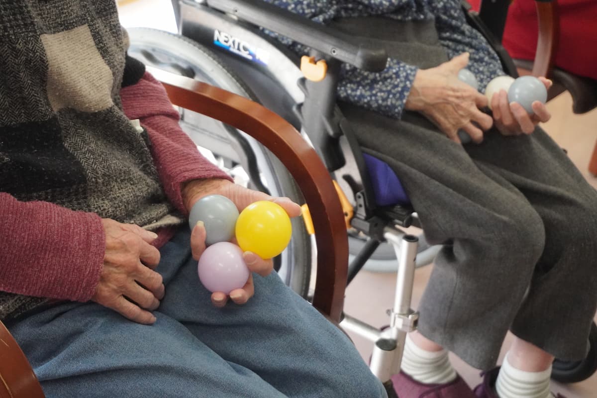 しっかりつかみます。