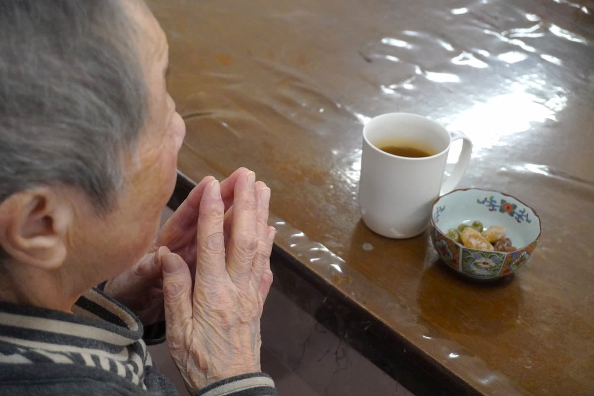 今日のメニューは、お茶と甘納豆です。