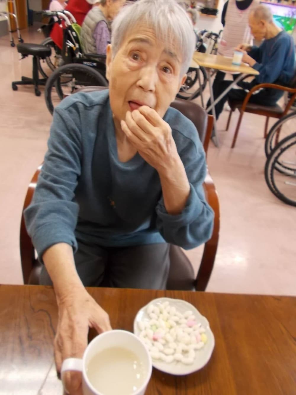 こちらの入居者さんも夢中で食べ進めます